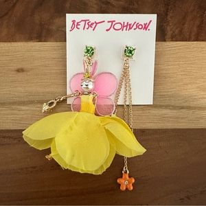 Betsey Johnson Bunny Fairy Yellow Daffodil MisMatch Crystal Earrings Faux Pearl